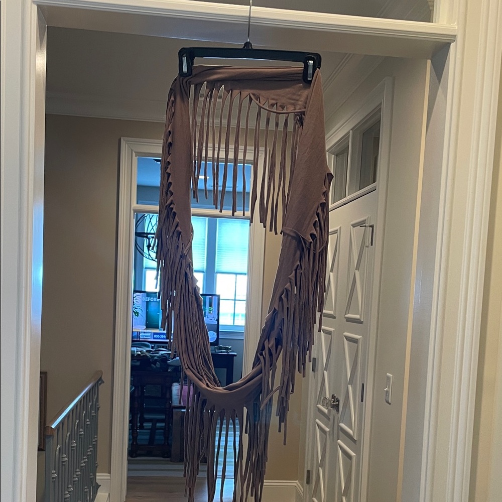 Esley Brown Fringe infinity Scarf(bw)